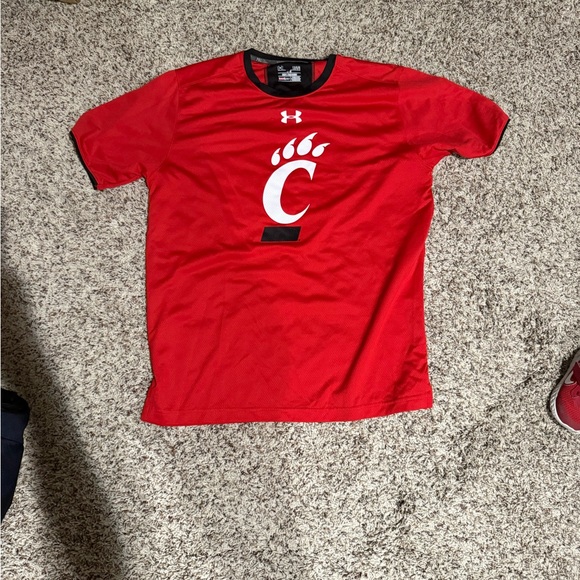 Under Armour Red and Black T-Shirt Cincinnati - Picture 1 of 3
